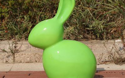 商場擺放玻璃鋼抽象綠色兔子雕塑