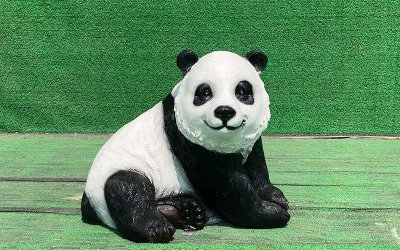 游樂場景觀趴著的彩繪玻璃鋼熊貓雕塑