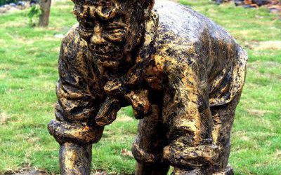 農耕插秧的農民小品玻璃鋼仿銅人物雕塑