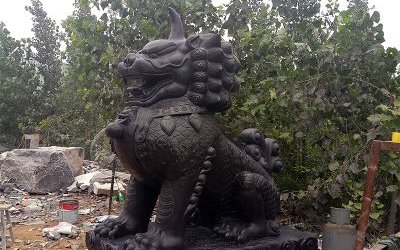 公園擺放的坐著的玻璃鋼仿銅噴漆獬豸雕塑