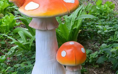 公園草坪彩繪玻璃鋼材質大小不一的蘑菇雕塑