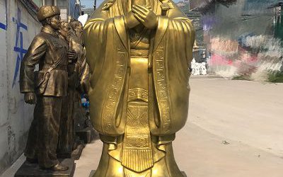 學院廣場擺放玻璃鋼漆金孔子銅雕像