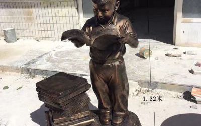 學校創(chuàng)意玻璃鋼仿銅小男孩看書雕塑