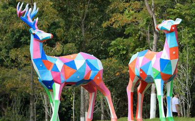 玻璃鋼幾何彩繪公園戶(hù)外景觀裝飾品梅花鹿雕塑