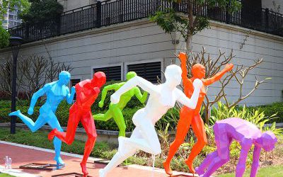 大型戶外玻璃鋼彩繪跑步運(yùn)動人物雕塑