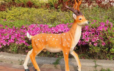 景區(qū)玻璃鋼仿真彩繪梅花鹿雕塑