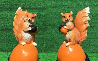 游樂場(chǎng)玻璃鋼彩繪仿真松鼠雕塑