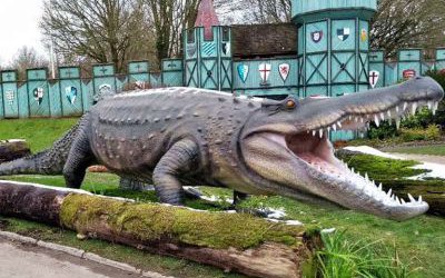 城市街道玻璃鋼仿真動物鱷魚雕塑