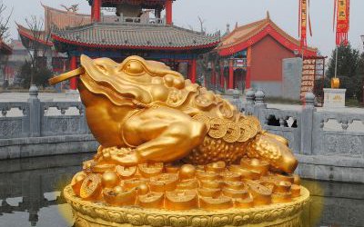 景區大型玻璃鋼噴漆金蟾雕塑