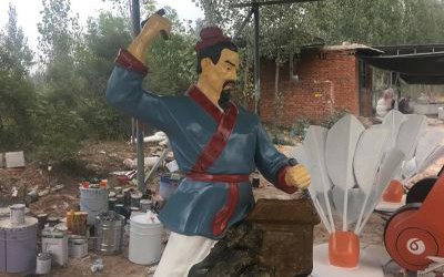 景區(qū)廣場彩繪玻璃鋼魯班人物雕塑