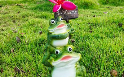 景區兩只玻璃鋼仿真彩繪青蛙雕塑