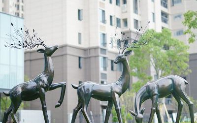 別墅小區玻璃鋼仿銅三只梅花鹿雕塑