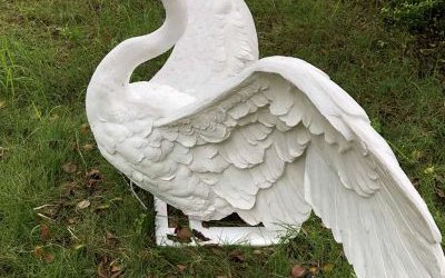 草坪創意仿真童趣玻璃鋼天鵝雕塑