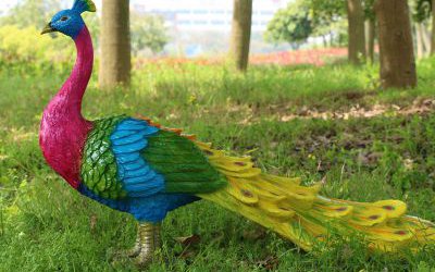 戶外草坪一只玻璃鋼彩繪仿真動物孔雀雕塑