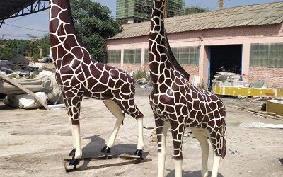 卡通長頸鹿動物商城美陳園林景觀擺件玻璃鋼雕塑