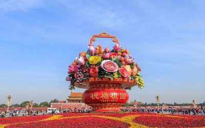 廣場玻璃鋼彩繪定制戶外花籃雕塑