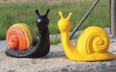 戶外游樂(lè)場(chǎng)擺放的玻璃鋼卡通蝸牛雕塑