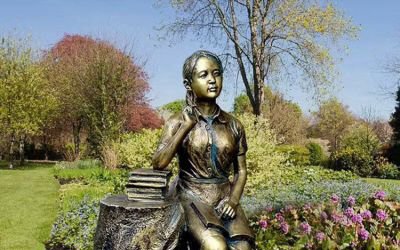 草坪園林創(chuàng)意玻璃鋼仿銅讀書人物雕塑