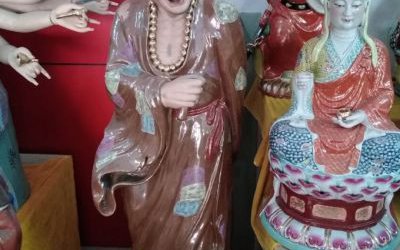 彩繪玻璃鋼景觀活佛濟(jì)公雕塑