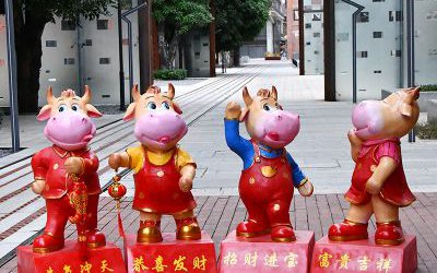 商場擺放四個(gè)喜慶招財(cái)?shù)牟Ａт摽ㄍㄅ５袼?>
	                <div>商場擺放四個(gè)喜慶招財(cái)?shù)牟Ａт摽ㄍㄅ５袼?/div>
	            </a>
	        	            <a href=