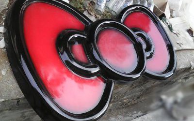 玻璃鋼彩繪戶外大型蝴蝶結景觀雕塑