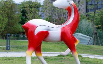 公園玻璃鋼創(chuàng)意彩繪小鹿雕塑