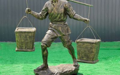 庭院城市街道玻璃鋼仿銅民俗挑擔子勞動人物雕塑