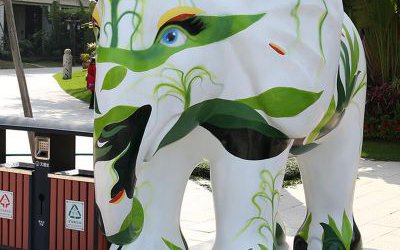 商廈大型仿真動(dòng)物玻璃鋼卡通大象雕塑