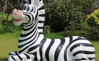 動物園玻璃鋼仿真動物一只窩著的斑馬雕塑