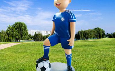 兒童游樂場擺放玻璃鋼卡通踢球人物雕塑