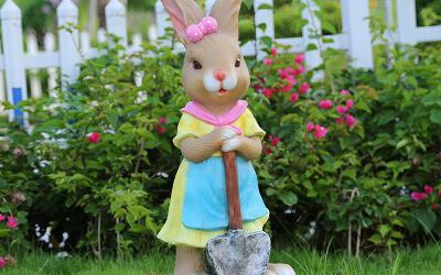 花園裝飾一只玻璃鋼彩繪兔子雕塑