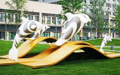 小區草坪玻璃鋼沖浪海豚景觀雕塑