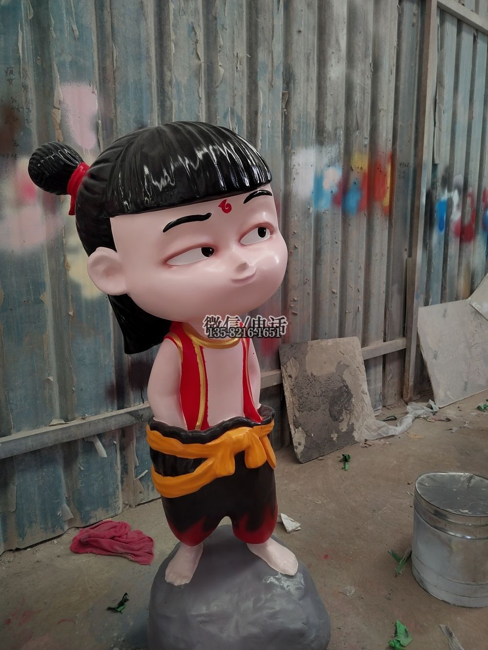 斜眼插兜哪吒雕塑
